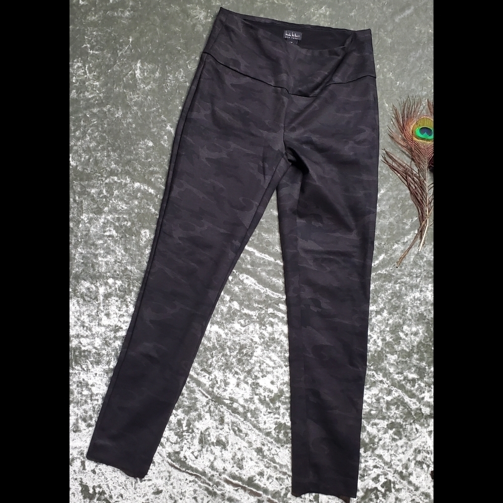 Nicole Miller Gray Camo Leggings
